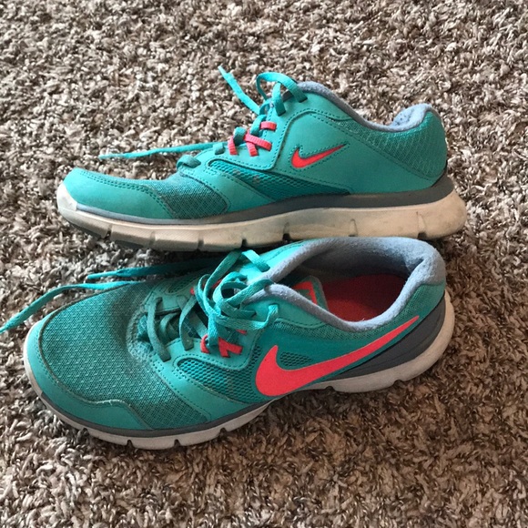 Nike’s - Picture 2 of 4